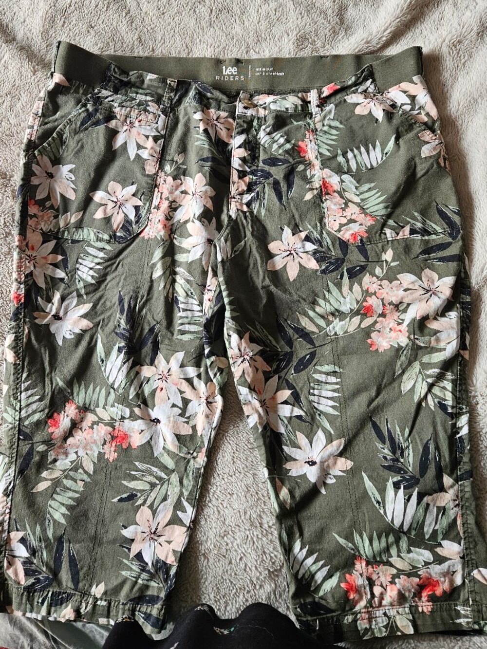 Riders by Lee stretch cotton capris green floral print